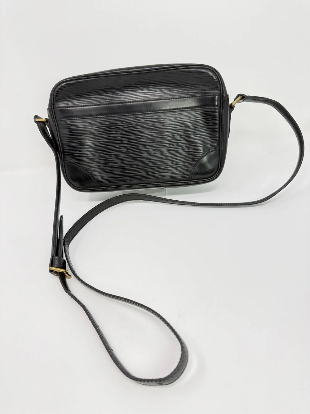 Louis Vuitton Trocadero 24 in Black EPI Leather Crossbody Bag Vintage Authentic